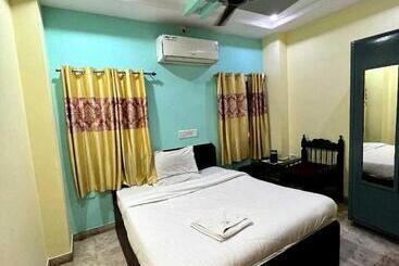 Отель Gokul Palace