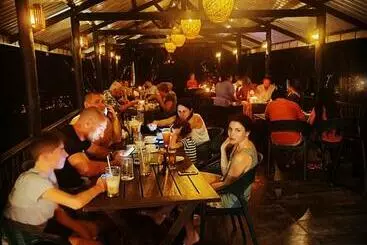 Hotelli Sinharaja Hostel