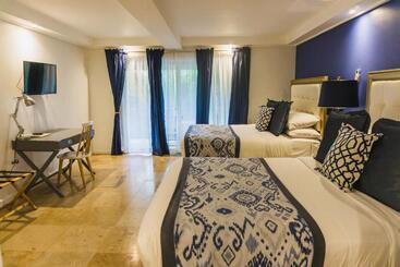 Blue Lagoon Hotel And Marina Ltd