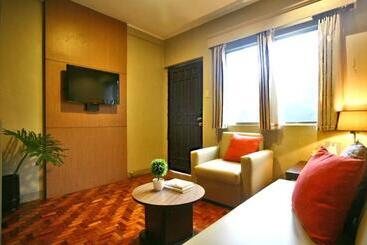 Отель Baguio Holiday Villas