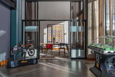 Отель Moxy Phoenix Downtown