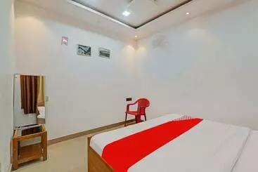ホテル Oyo Flagship 81099 Shri Niketan