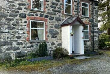 Rhydydefaid Bed And Breakfast, Guesthouse In Frongoch, Snowdonia