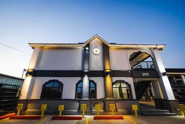 هتل Downtowner Inns   Houston Downtown & Convention Center