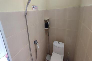 Hotel Oyo 92464 Efniati Homestay Syariah