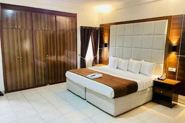 هتل Presken Shonibare Estate