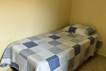 Hostel Guararema Largo Da Estaçao