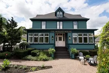 ユースホステル The August House