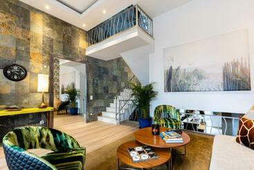 مبيت وإفطار Fab S House