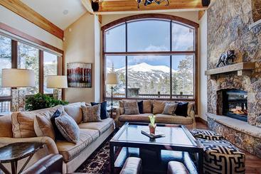 هتل Mountain Majesty Manor