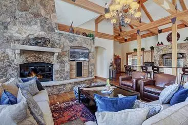 בית מלון כפרי Mountain Majesty Manor