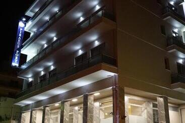 Hotel Piraeus Port