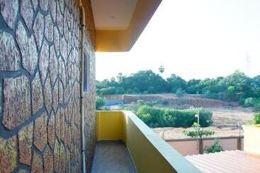 בית מלון כפרי Happy Mates