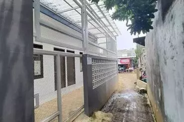 ホテル Express O 92284 Kost Mazbie Syariah
