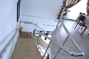 پانسیون Yaarl Holiday