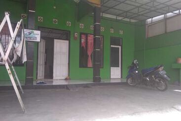 Hotel Capital O 92080 Green Home Stay