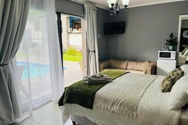 膳宿费 Bloubrak Stone Haven 3