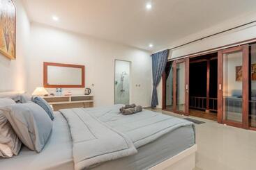 酒店 Pini Sentana Village Nusa Penida