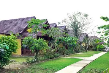 ホテル Pini Sentana Village Nusa Penida