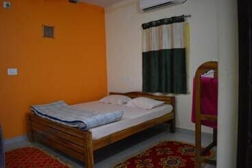 Hotell Bhitarkanika Eco Resorts River Side