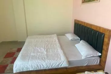 Hotel Oyo Barry Love
