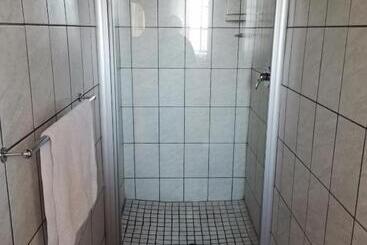 ペンション Neon Moon