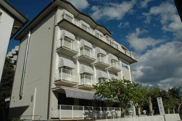 هتل Daniel Apartments