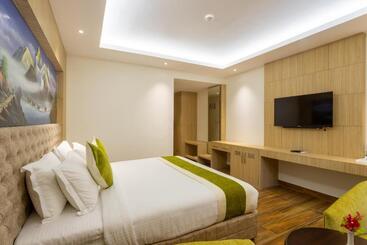 هتل Bhotekoshi Heli Resort