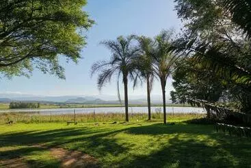 Drakensberg Bush Lodge And Backpackers