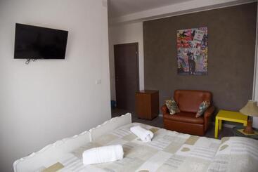 تختخواب و صبحانه Pop Art House Near Venice