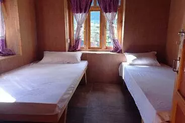 Pensione Me Very Happy Guesthouse