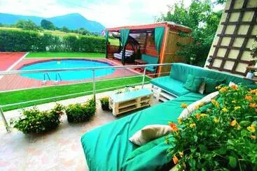 پانسیون Villa Saturea