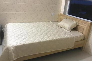 Queen Hotel Khách Sạn Queen