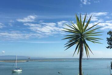 膳宿费 Waterfront Bliss