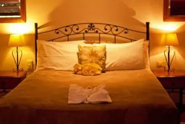 Отель Eden House Retreat