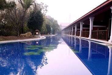 Отель Oh Biz Executive At Leonia