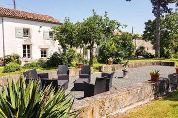 ペンション Domaine De Chantageasse