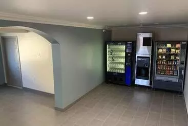 汽车旅馆  Industry Inn & Suites