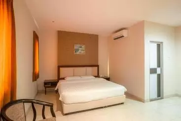 בית מלון כפרי Lovina Inn Nagoya Batam