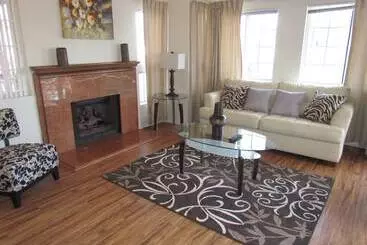 דירות לתיירים Peach Blossom Across From The Beach