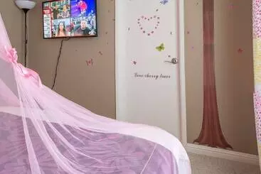 آپارتمانهای توریستها Sunny And Elegant Villa