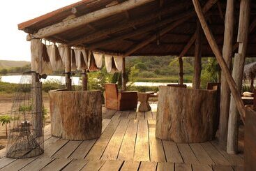 בית מלון כפרי Iharana Bush Camp