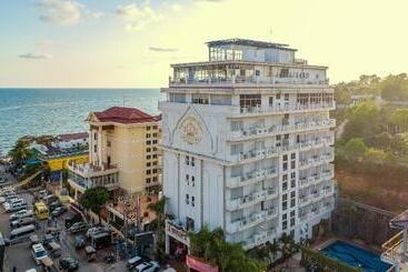 هتل Aristocrat Residence &