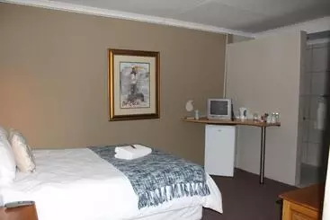 Pension Fin And Feather Guest Lodge