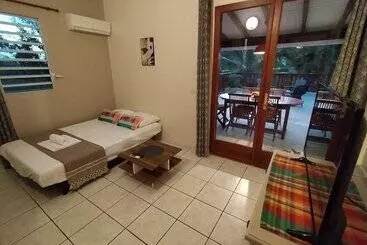 خانه Ti Village Creole