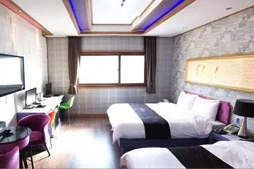 Hotel The 7 Business