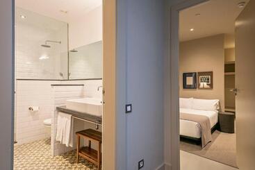 آپارتمان Uma Suites Pau Claris