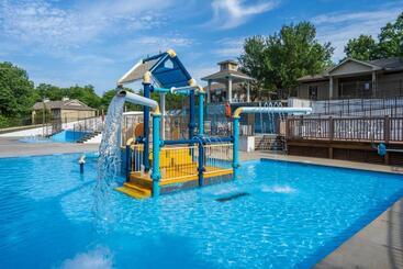 Отель Stonebridge Village Resort