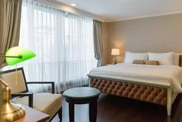 ホテル The Verona Riviera