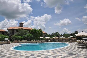 هتل Green Park Chitwan